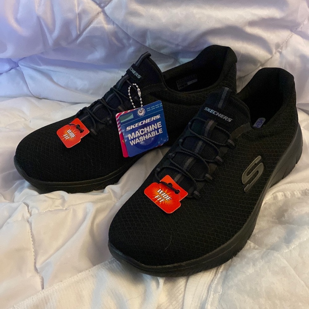 Black Skechers sport with memory foam. New with tags!!!! Size 10
